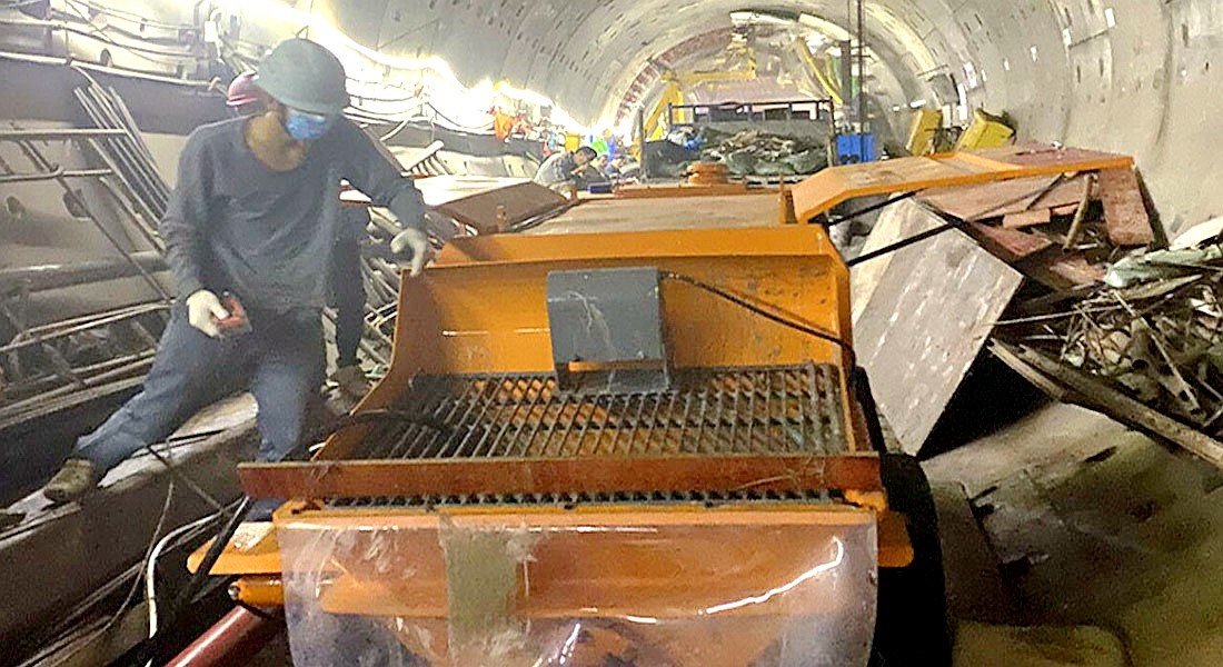 安徽合肥工業(yè)園區(qū)大面積廠房樓頂50泵地坪澆筑施工，快捷使用