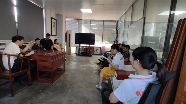 科瑪森公司召開生產(chǎn)會議，落實生產(chǎn)責任制，保障高效生產(chǎn)