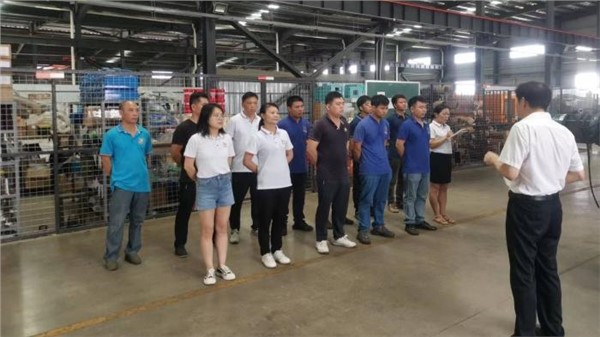 忙碌的車間承載著美好的夢想，心向遠方，勇創(chuàng)輝煌