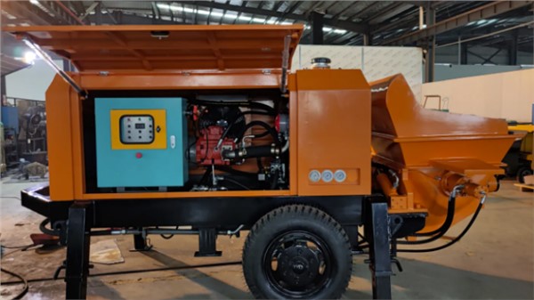 冬季混凝土輸送泵的日常維護保養(yǎng)需要注意哪些方面？