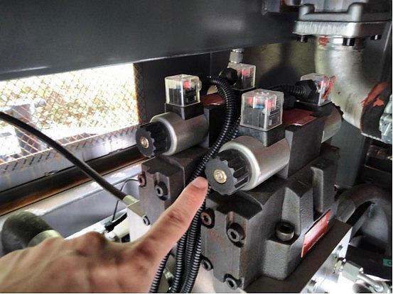 湖南科瑪森混凝土細(xì)石泵在正常泵送情況下憋壓到最高值故障處理方法！