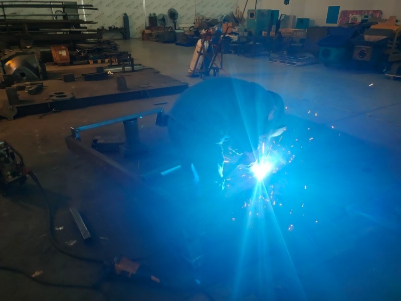 致敬了不起的他：耀眼星光，不及火花四射的焊光閃耀